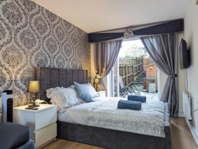 Large 4-bedrooms & 3 Bath Townhouse, Free Parking